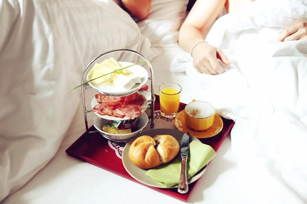 Saint SHERMIN bed breakfast&champagne Vienne 4*,  Autriche